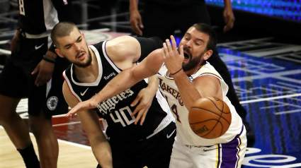 Clippers Use D, Former Lakers to Stomp Defending Champs