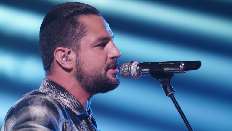 Watch American Idol Winner Chayce Beckham Performs New Songs On Tour 5179