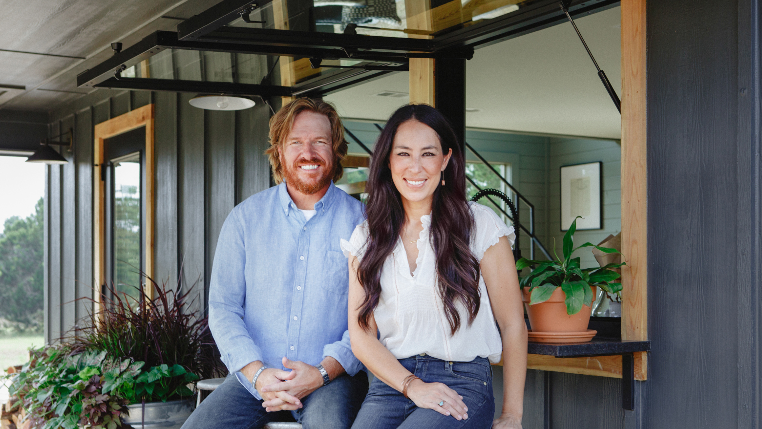 Joanna Gaines Says Fixer Upper Fakes Its Furniture Decor