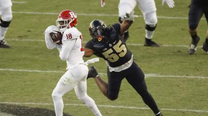 Lions Linebacker Dealing With Minor Injury Early During Training Camp