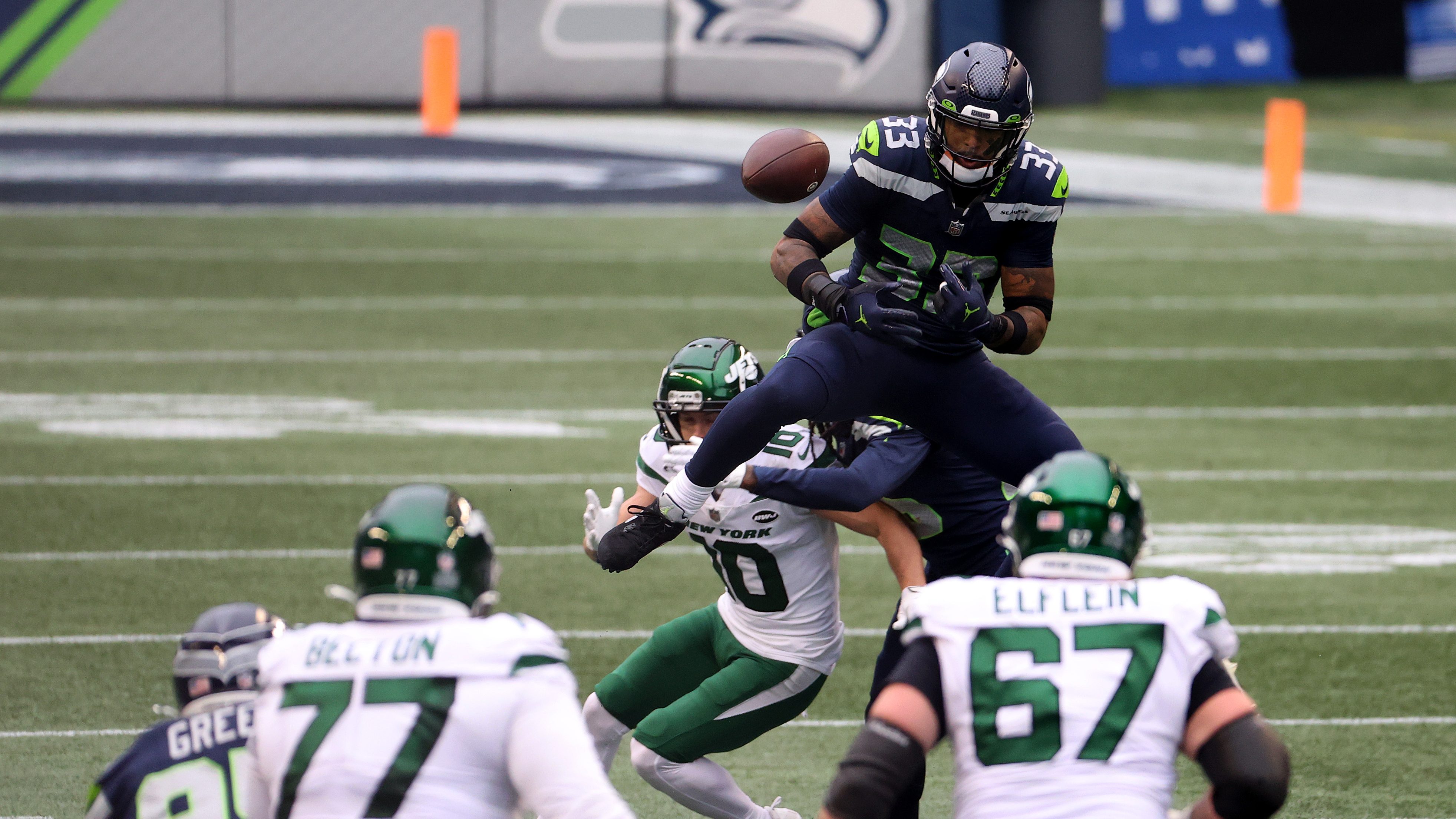 Green Monster Score Board Photos and Premium High Res Pictures - Getty  Images