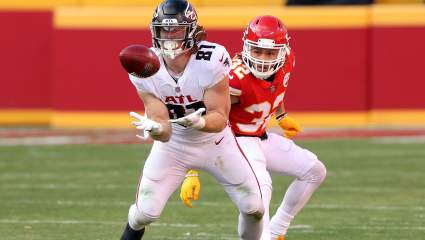 Falcons Passing on Veteran TE’s Fifth-Year Option: Report