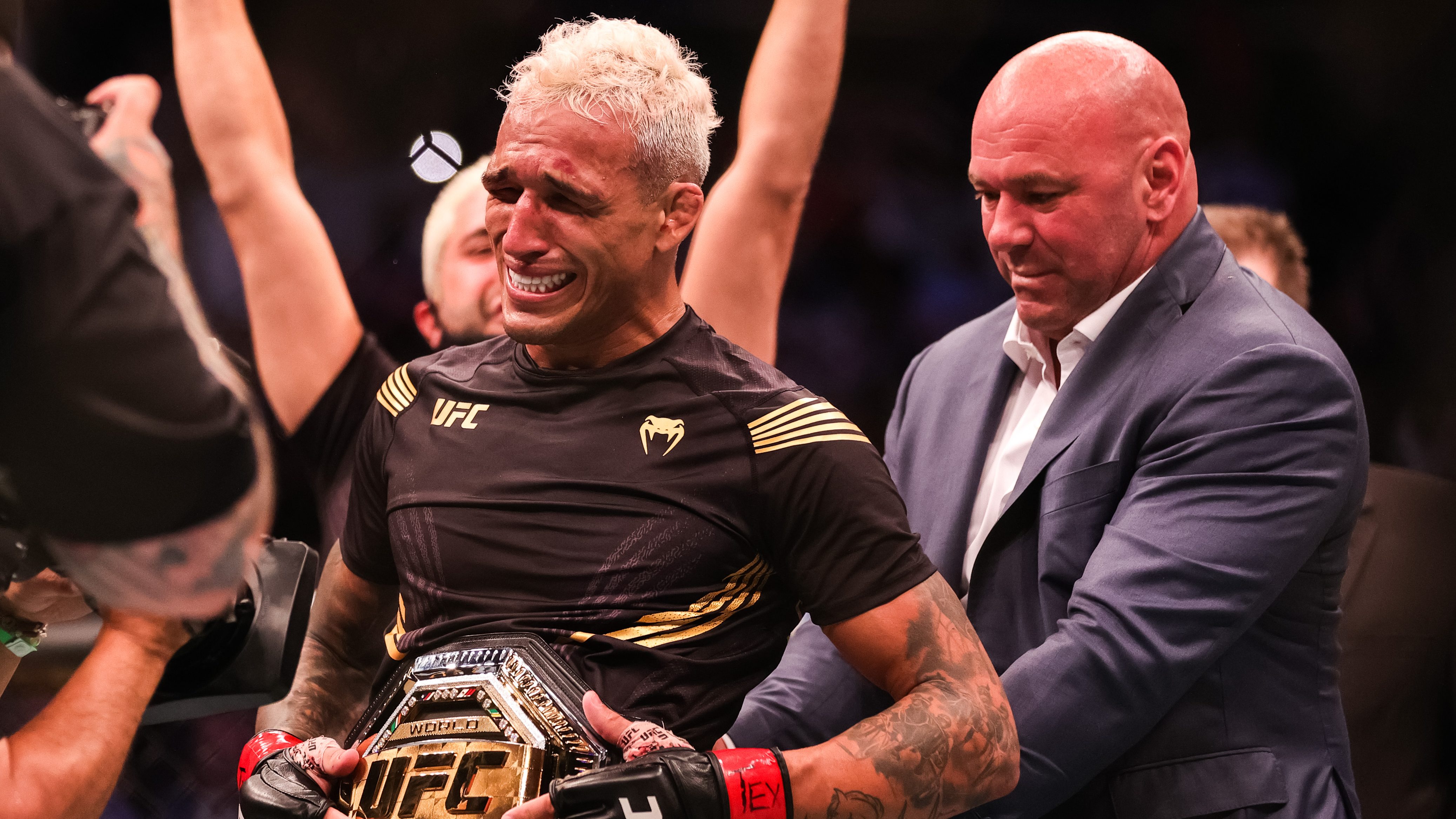 Best Reactions to Charles Oliveira’s Epic UFC 262 Comeback | Heavy.com