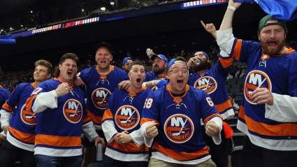 Zach Wilson Bonds With Jets Teammates at Islanders Game