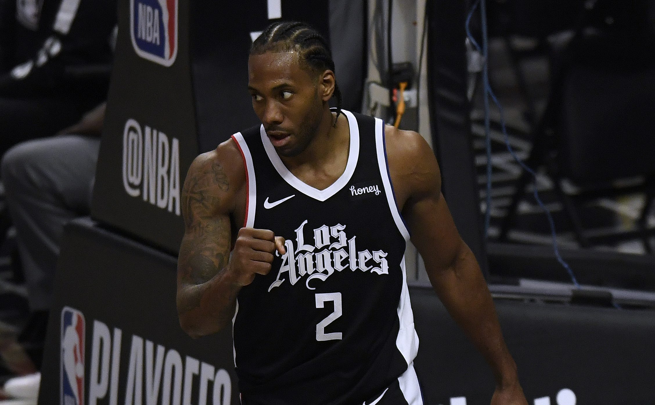 Kawhi Leonard of the LA Clippers dunks the ball against the Dallas News  Photo - Getty Images