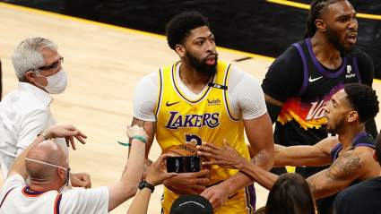 Lakers’ Anthony Davis Bashed Online Over Recent Injury