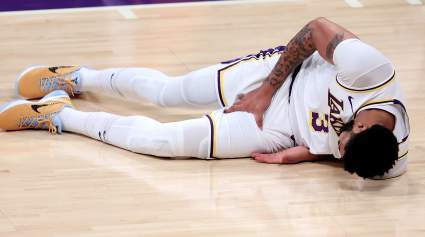 Lakers Give Grim Update on Anthony Davis Following Injury