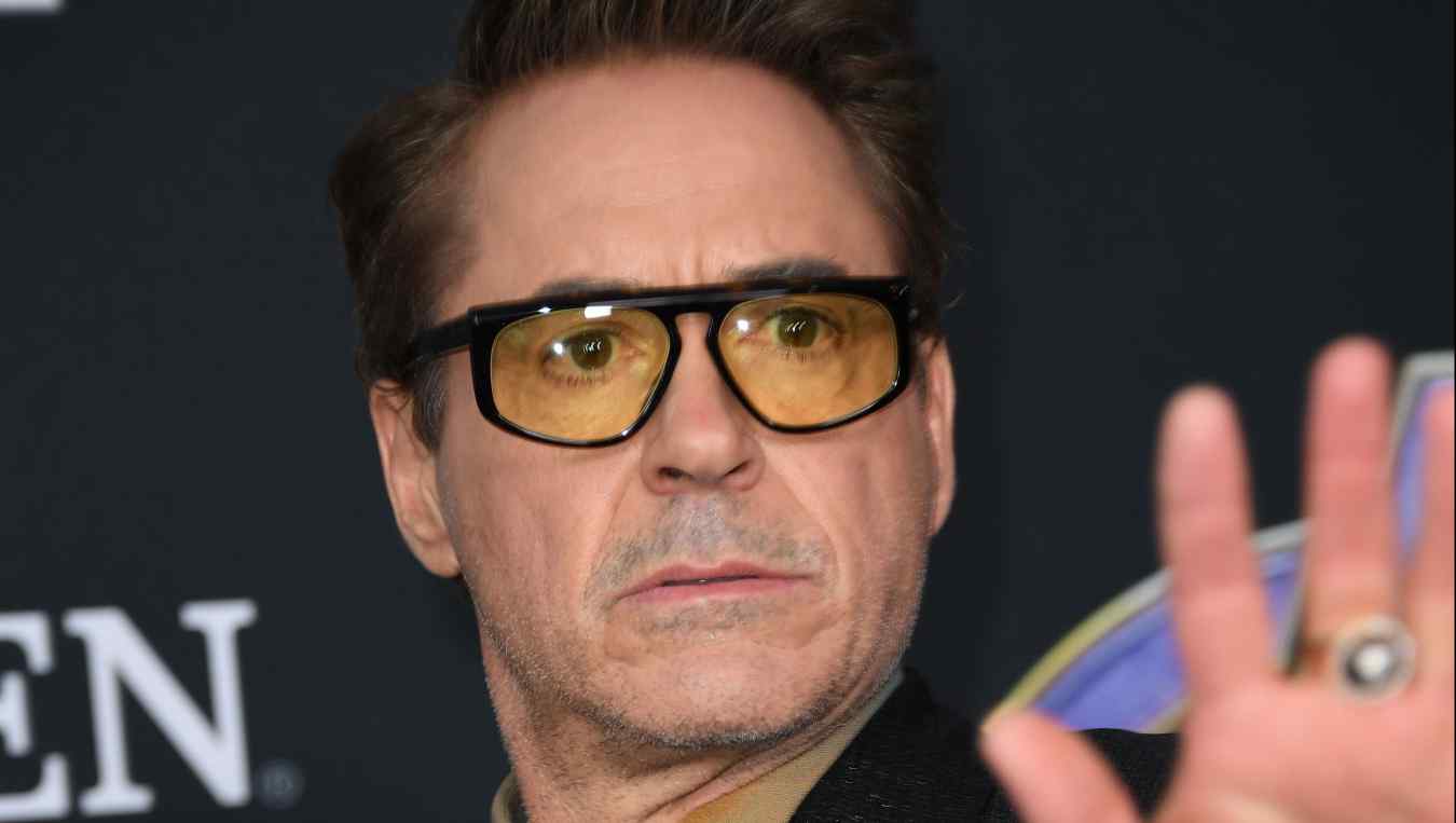 Robert Downey Jr. Rocks Blue Hair at Movie Premiere - wide 7