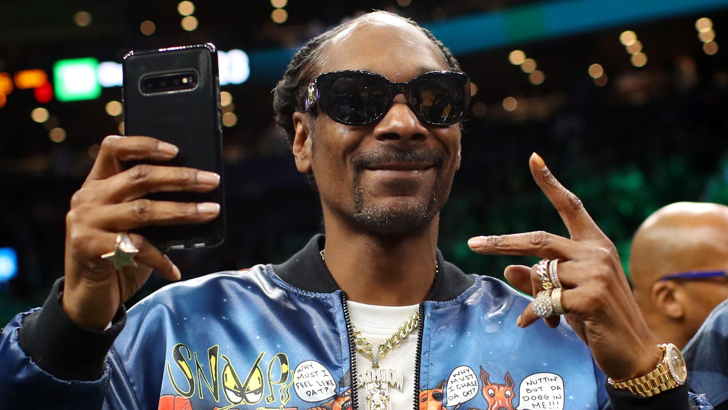 Snoop Dogg takes over the Staples Center 