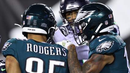Eagles Sign Veteran TE Fueling Zach Ertz Trade Rumors