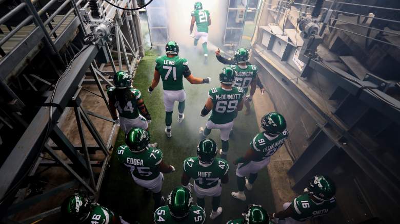 New York Jets exit the tunnel