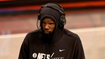 Kevin Durant Unimpressed As Celebrity Crashes Media Day, Asks About Knicks