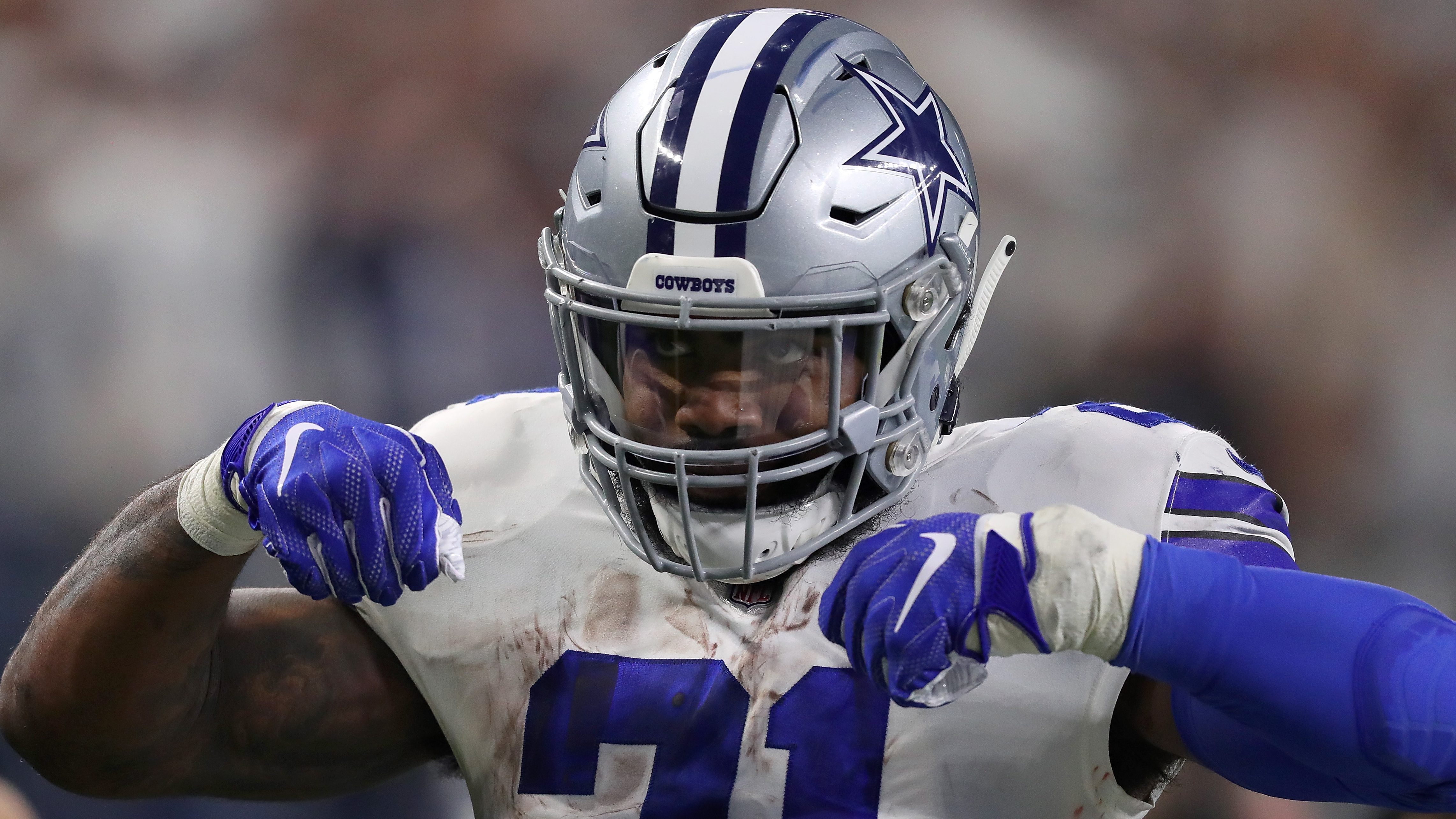 Patriots' Ezekiel Elliott is already taking a vocal leadership role