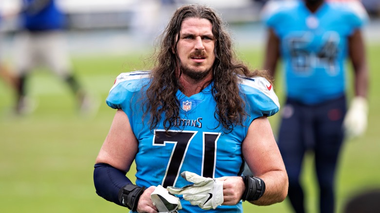 Steelers Urged to Sign Former Titans Tackle Dennis Kelly