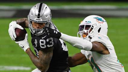 Raiders TE Darren Waller Shows off Insane Athleticism in Photo [LOOK]