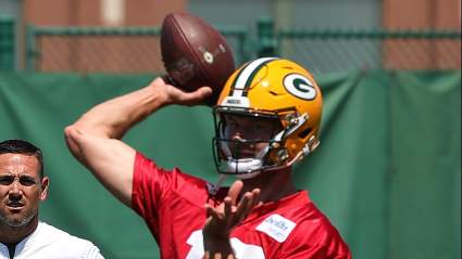 Patriots Re-Sign Gigantic QB Prospect