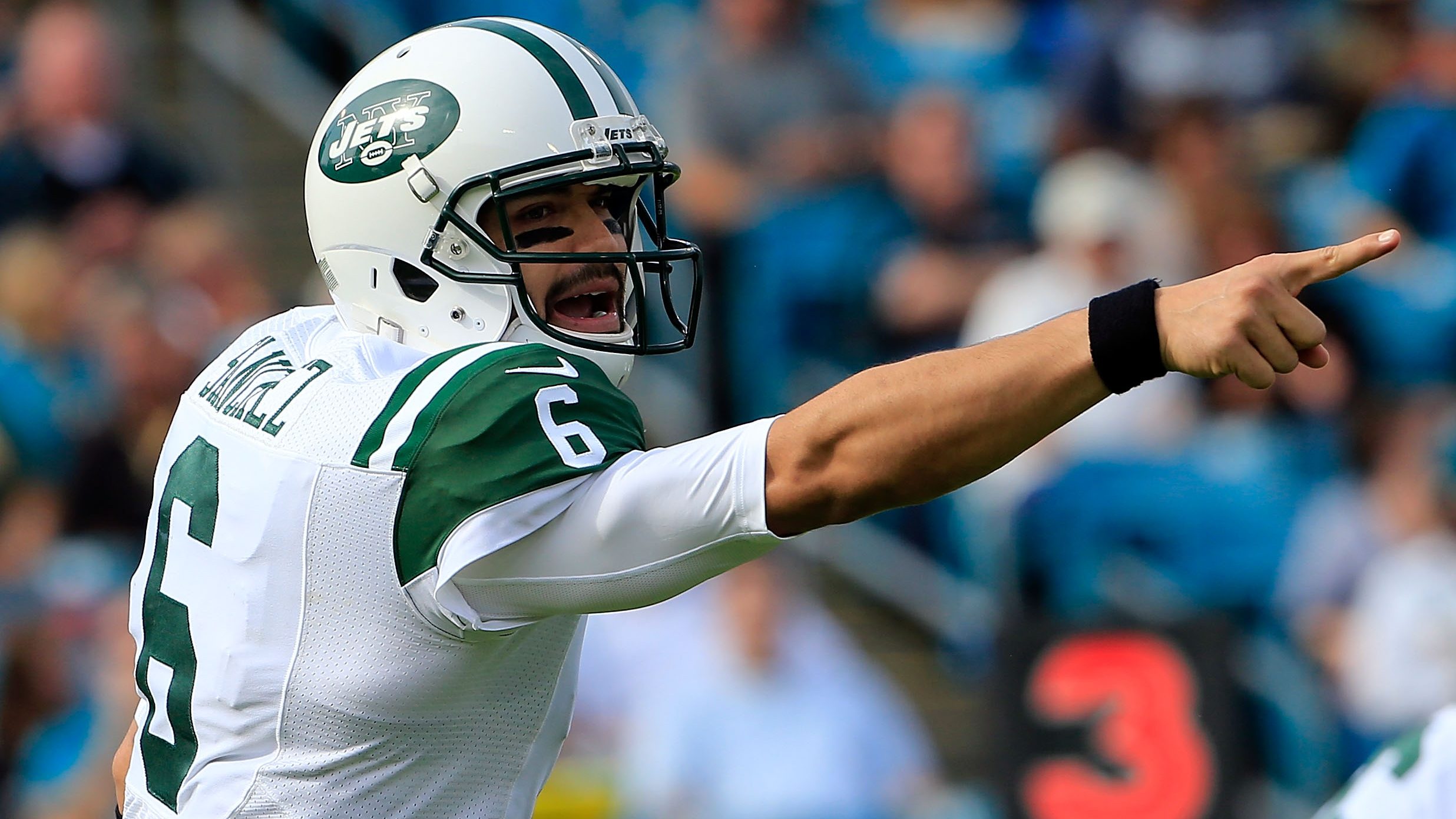 Bears sign quarterback Mark Sanchez to 1-year deal