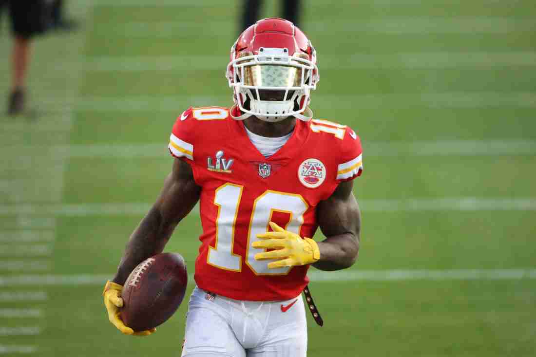 Chiefs Provide Injury Update on Tyreek Hill, Edwards-Helaire | Heavy.com