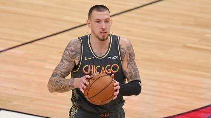 Bulls Lose Free Agent Big Man to Western Conference Team: Report