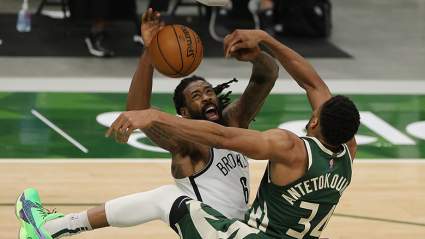 Lakers Interested in 2-Time All-Defensive Big Man if Bought Out: Report