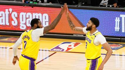 Lakers Starting Center Signs With Eastern Conference Contender: Report