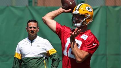 Packers Re-Sign Big-Bodied QB With Jordan Love Sidelined