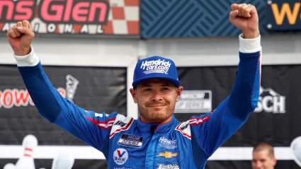 Kyle Larson Pushes for Points With Championship on the Line