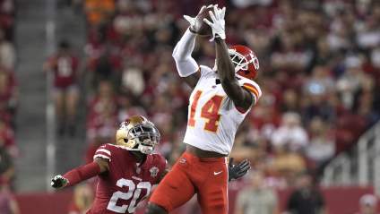 Chiefs’ Bounce-Back WR Candidate Has ‘Velcro-Like Hands’ at Camp: Report