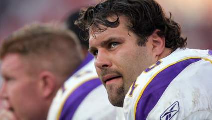 Vikings’ Randy Moss, Tom Brady, Adrian Peterson Send Congratulatory Message to Steve Hutchinson [WATCH]