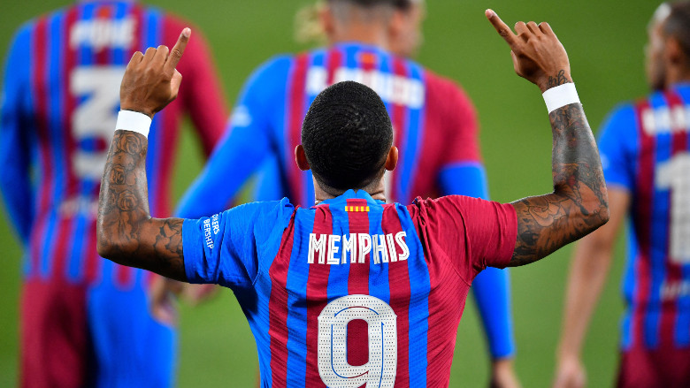 Barcelona’s Memphis Depay Has Message For Ansu Fati | Heavy.com