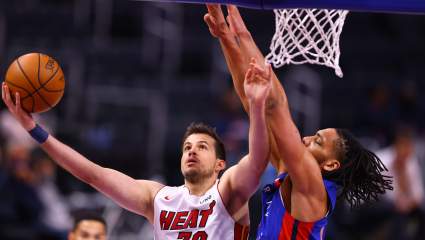 Warriors Add Sharpshooting Big Man on 1-Year Deal: Report