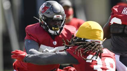 Bucs Star Describes Playing With Both Tom Brady and Peyton Manning