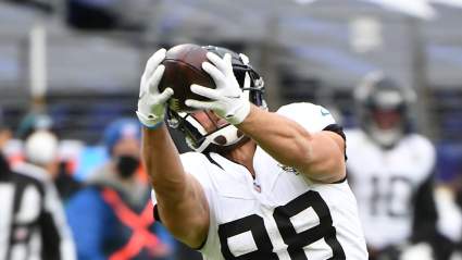 Seahawks Pushed to Sign Former Pro Bowl TE, Ex-Jets Starting LB