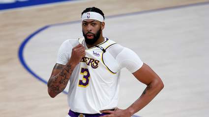 Viral Photo of Lakers Star Anthony Davis Teases Body Transformation