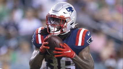 Patriots Rookie RB Suffers Dislocated Thumb