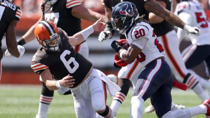 Browns QB Baker Mayfield Head to Locker Room Against Texans