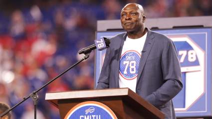 Bills Legend Bruce Smith Trolls QBs in Viral Halloween Display