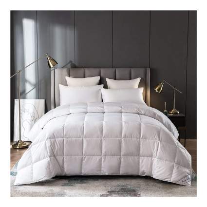 white quilted comforter