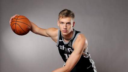 Knicks Sign Former First-Round Pick, Spurs Center: Report