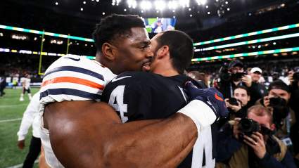 Raiders’ Derek Carr Sends Message to Khalil Mack