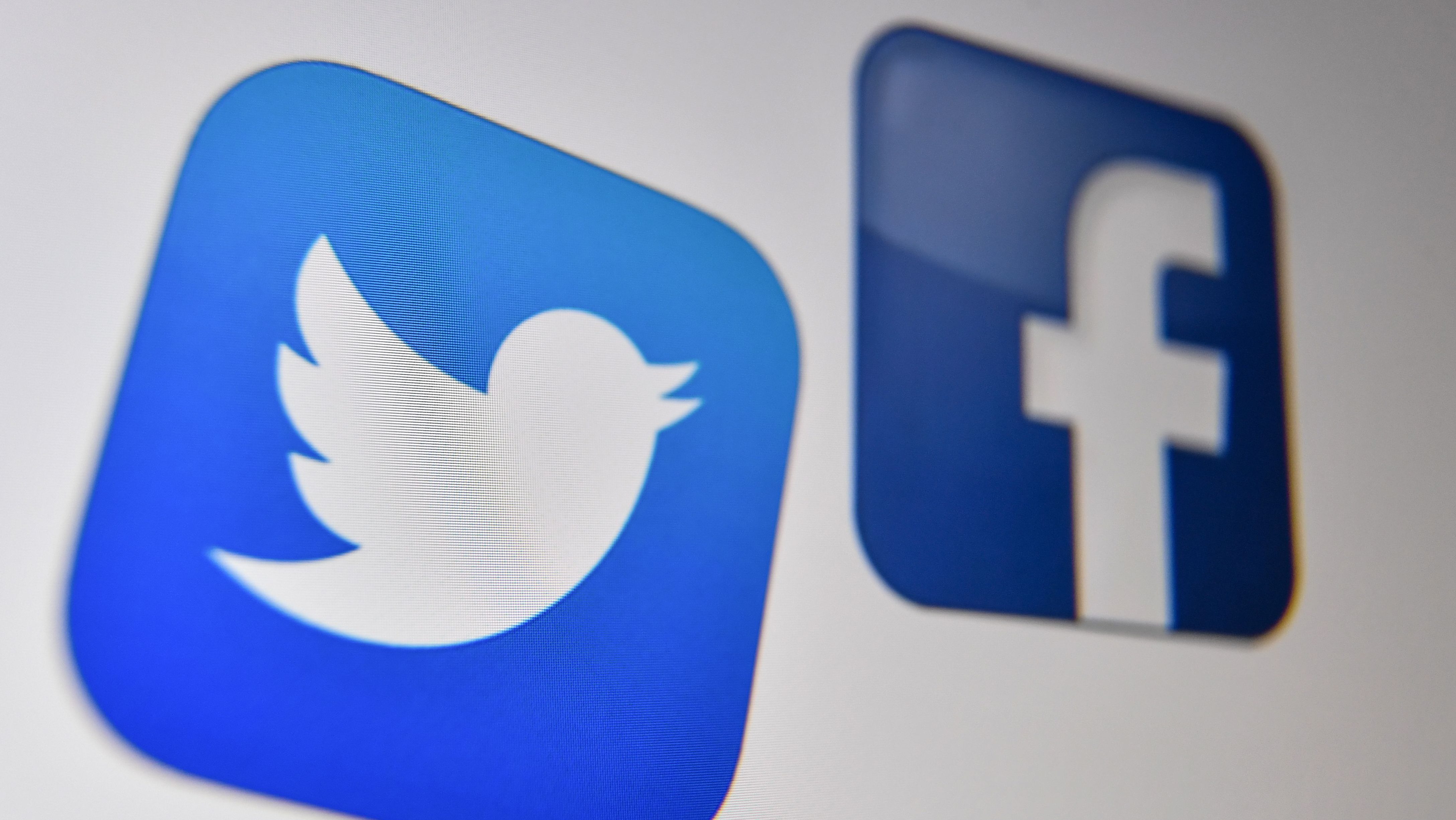 Twitter Shares Tweet Joking About Facebook, Instagram Crash