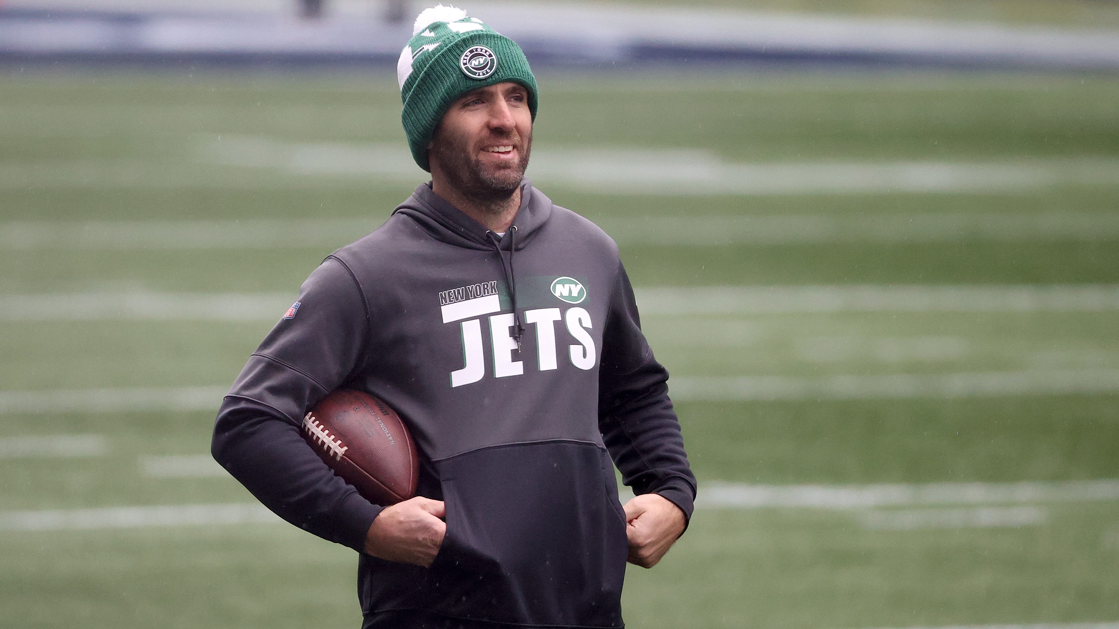 Jets trade for Joe Flacco hours after praising Mike White