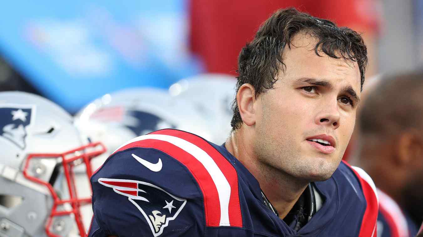 Patriots' Hunter Henry Says Jonnu Smith on Verge of Breakout