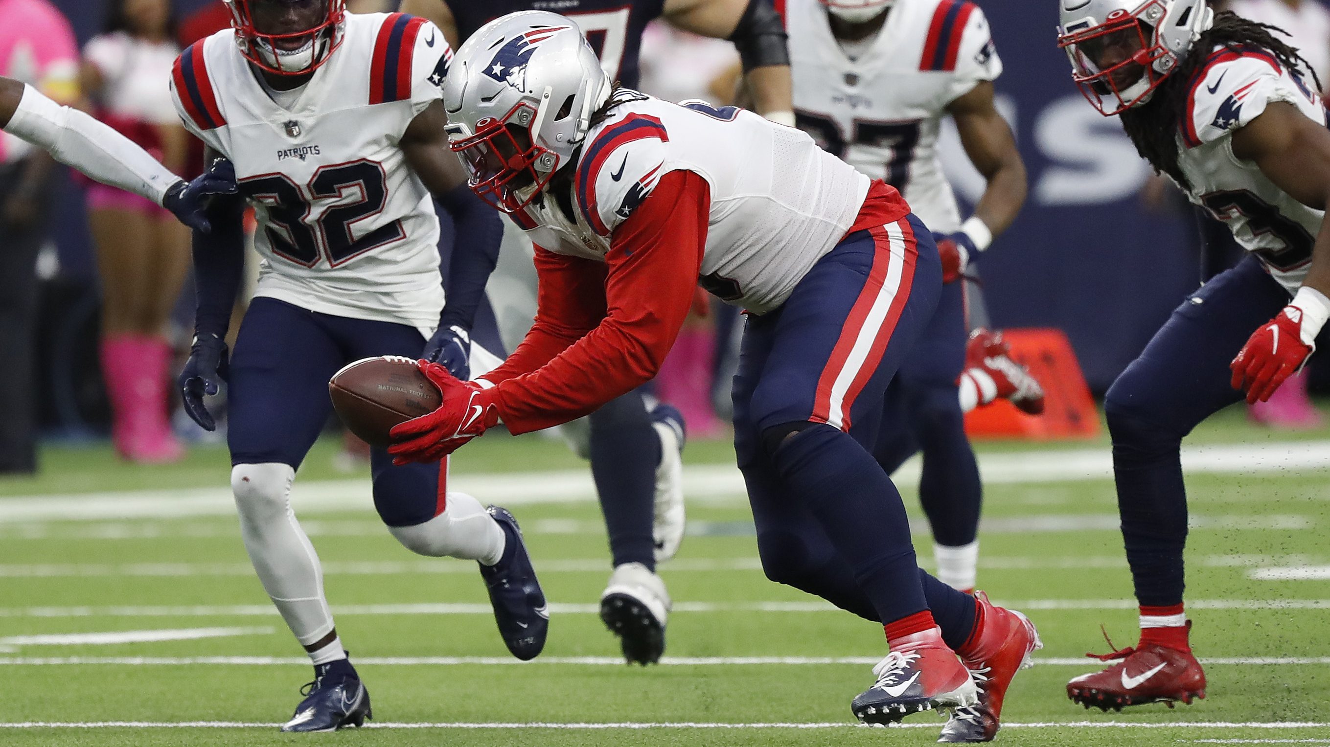 Patriots' Matthew Judon wins over Donovan Mitchell with red sleeves