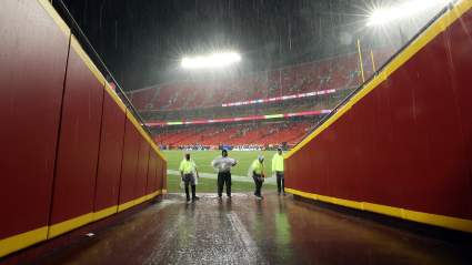 Bills vs. Chiefs Rain Delay: Photos of Players Waiting Go Viral