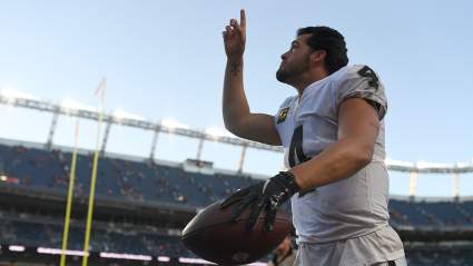 Raiders QB Derek Carr Sends Message to Fans After Bouncing Broncos