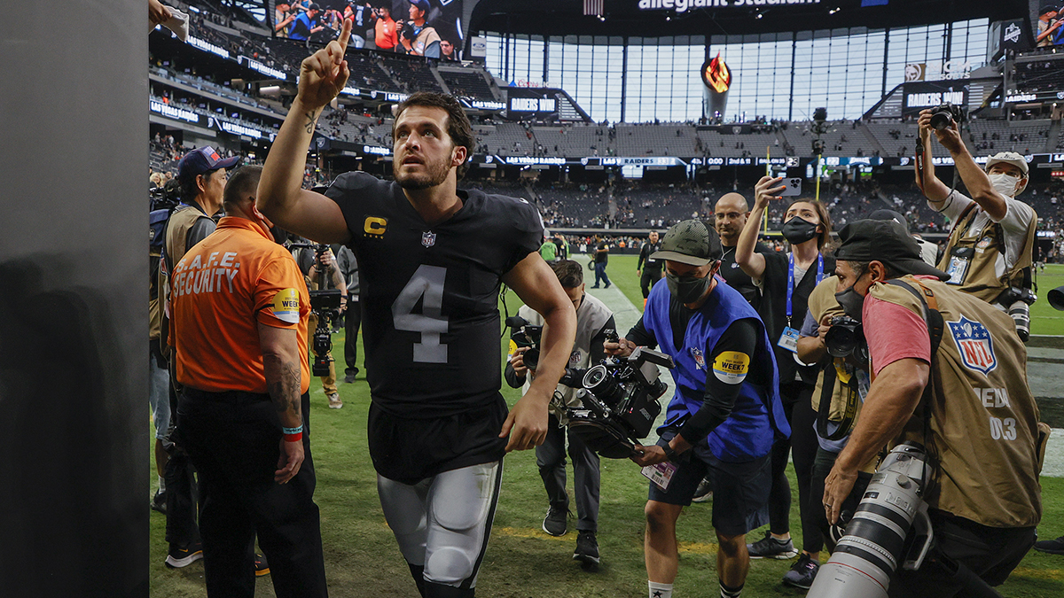 Rich Bisaccia Calls Derek Carr Voice Of The Raiders