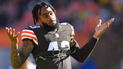 Browns Defender Exits Game Against Steelers With Neck Injury