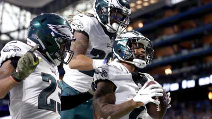 ‘Detroit to Detroit’: Eagles Motown Duo Helps Bury Lions