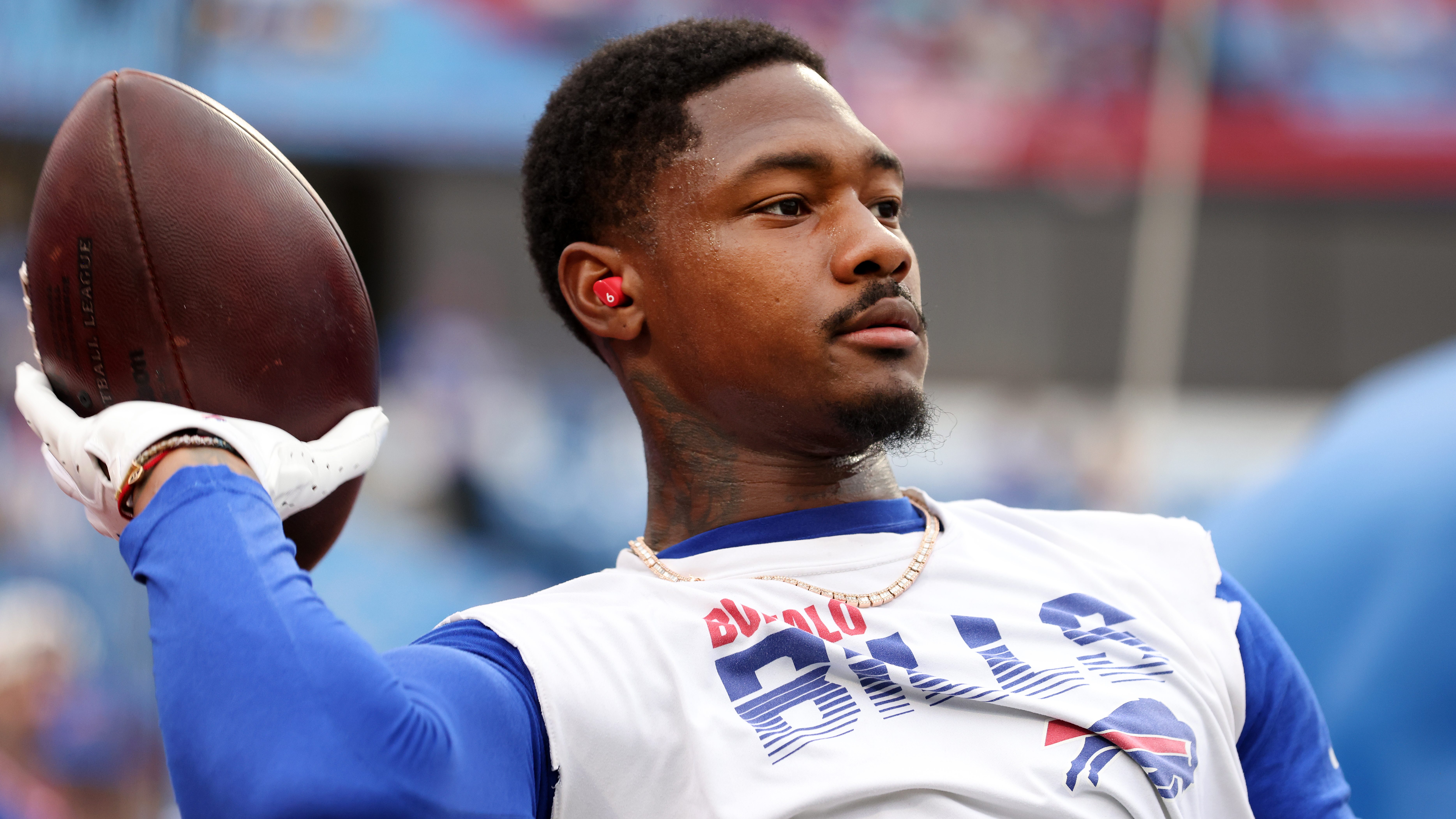 Bills WR Stefon Diggs Shares Moment with Chiefs Fans